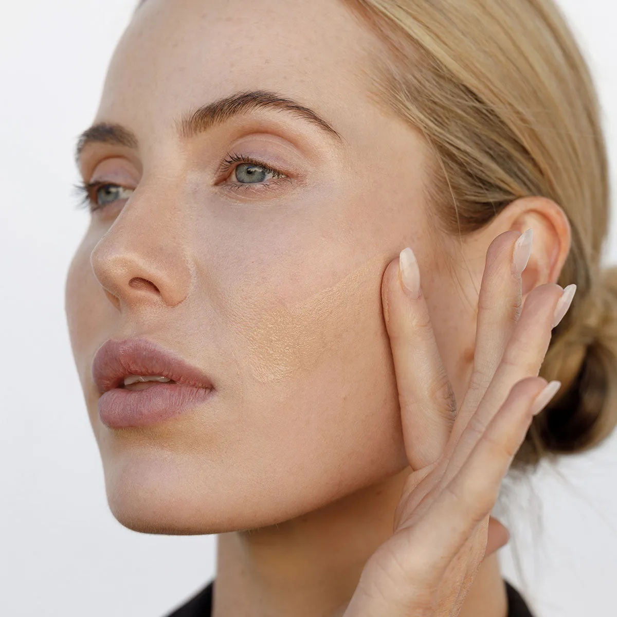 EYE OF HORUS - Skin Tint Serum Foundation